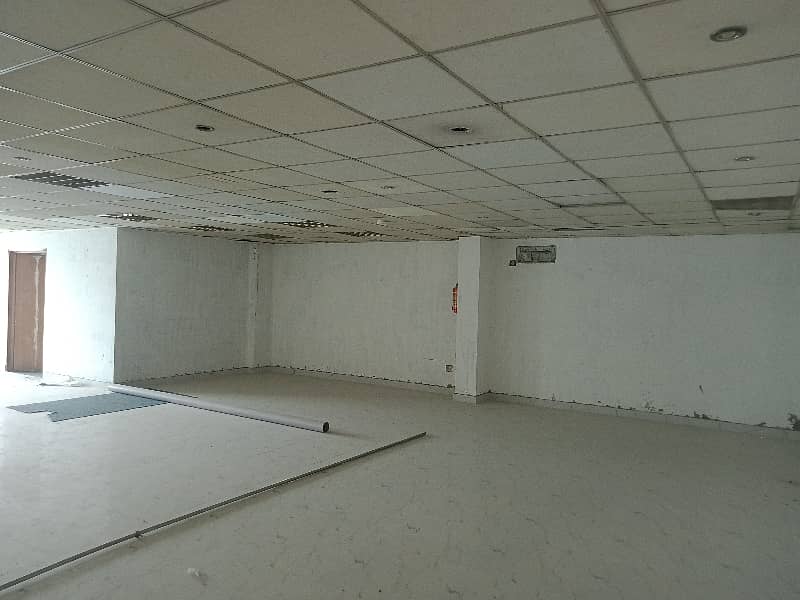 07 MARLA OFFICE 2ND FLOOR EXCELLENT LOCATION 24