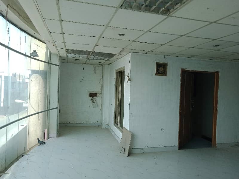 07 MARLA OFFICE 2ND FLOOR EXCELLENT LOCATION 33