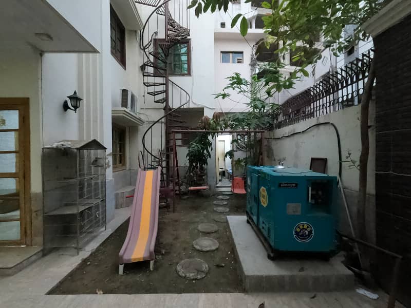 200 YDS GROUND +1 HOUSE FOR SALE DEFENCE VIEW Available For Sale In Defence View Society 1