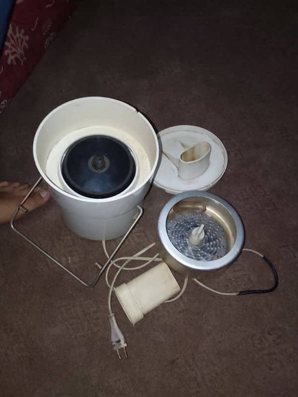 Braun juicer mp30 in very good condition price will be reduced 4