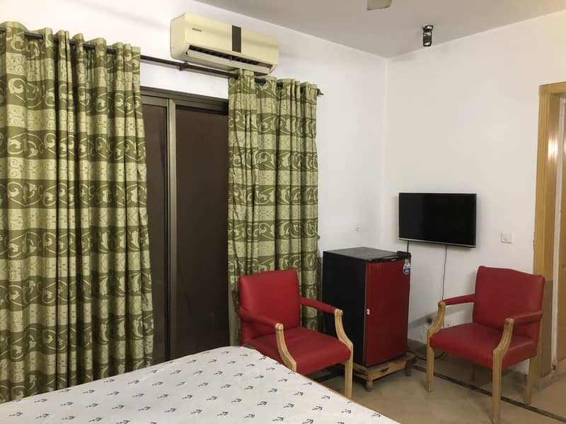 1 Bedroom Fully Furnished In DHA Phase 3 Near Sports Complex 2