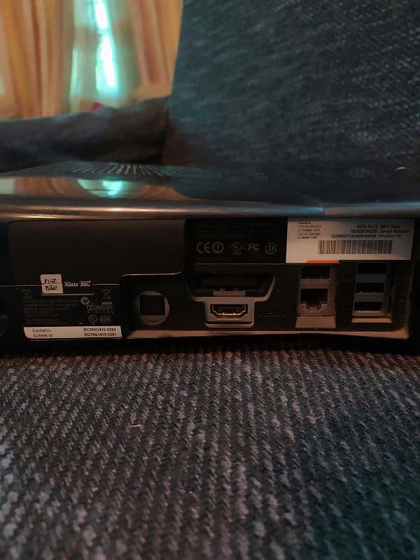 Xbox 360 slim (with cable) barely used 1
