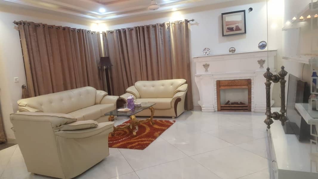 1 Kanal Lavish Furnished Basement Portion In DHA Phase 5 Near Sports Complex 0