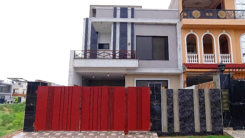 Buy A Prime Location House Of 10 Marla In Formanites Housing Scheme 2