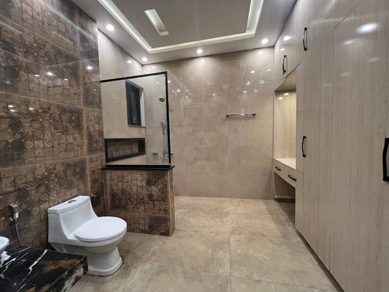 One Kanal Double Storey Fully Furnished 6 Beds Drawings Lounge At Prime Location 10
