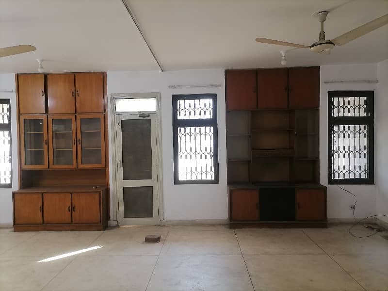 10 Marla Flat In Askari 5 Of Lahore Is Available For Sale 2