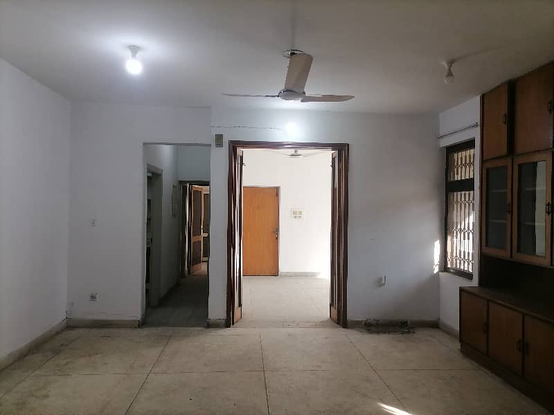 10 Marla Flat In Askari 5 Of Lahore Is Available For Sale 4