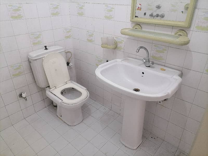 10 Marla Flat In Askari 5 Of Lahore Is Available For Sale 5