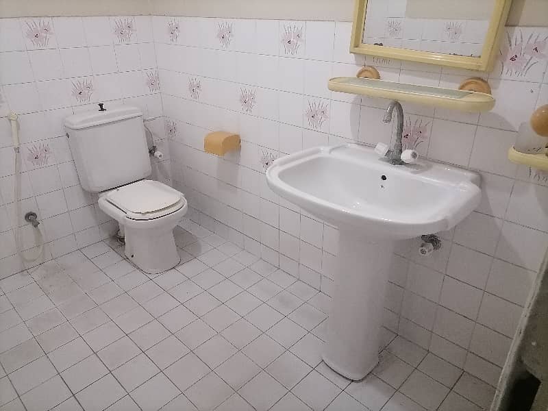 10 Marla Flat In Askari 5 Of Lahore Is Available For Sale 9