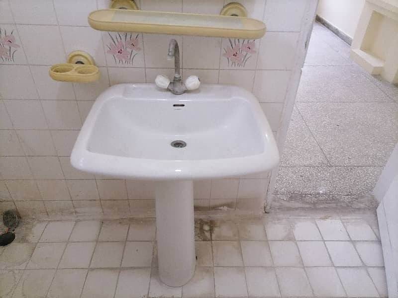 Flat For Sale In Beautiful Askari 5 3