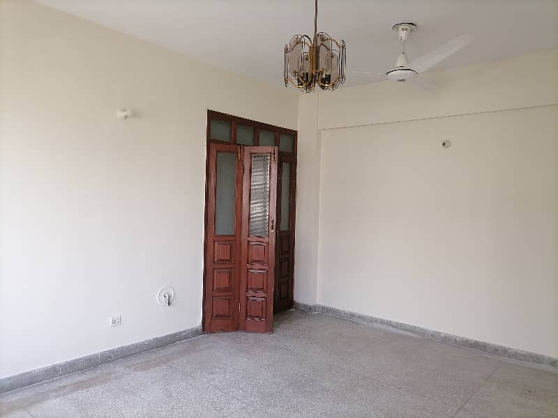 Unoccupied Flat Of 10 Marla Is Available For Sale In Askari 1