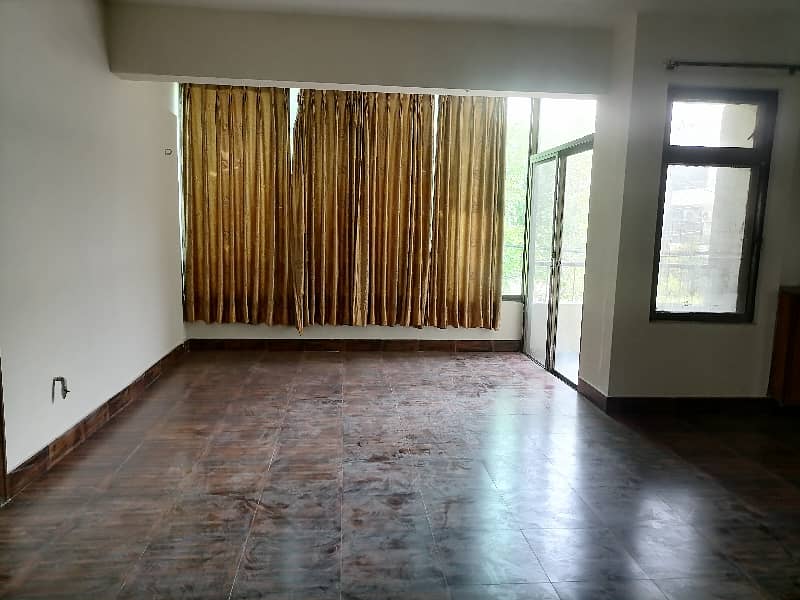 Unoccupied Flat Of 10 Marla Is Available For Sale In Askari 3