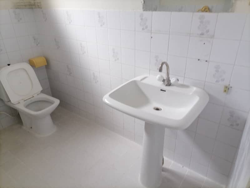 Unoccupied Flat Of 10 Marla Is Available For Sale In Askari 6