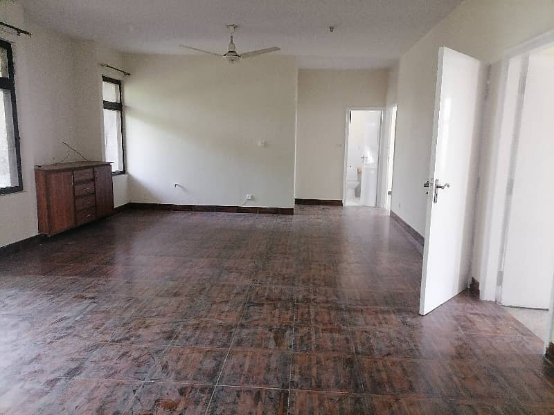 Unoccupied Flat Of 10 Marla Is Available For Sale In Askari 7