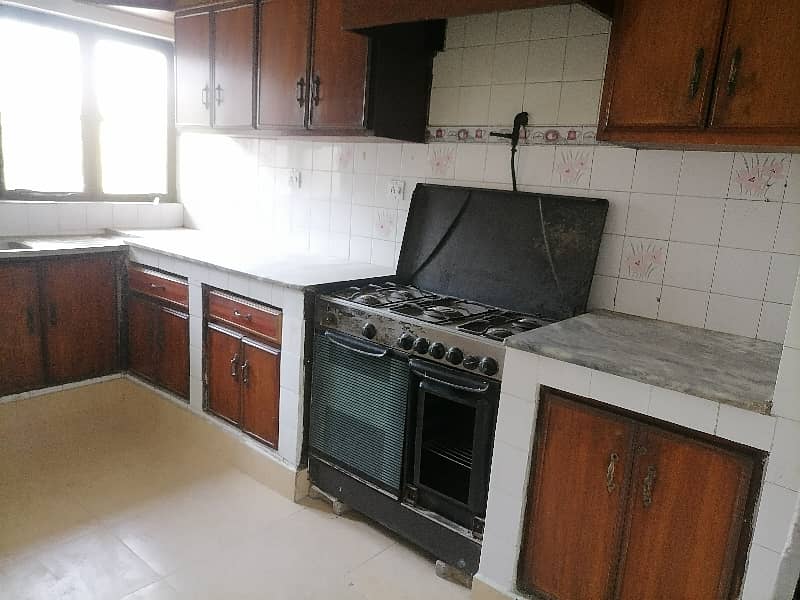 Unoccupied Flat Of 10 Marla Is Available For Sale In Askari 8