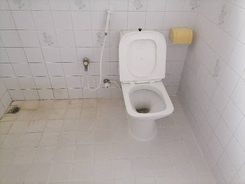 Unoccupied Flat Of 10 Marla Is Available For Sale In Askari 10