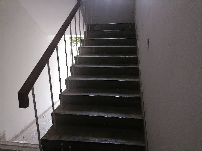 Gorgeous 10 Marla Flat For Sale Available In Askari 5 1