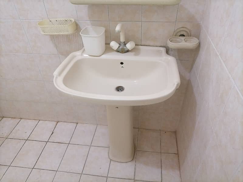 Gorgeous 10 Marla Flat For Sale Available In Askari 5 2