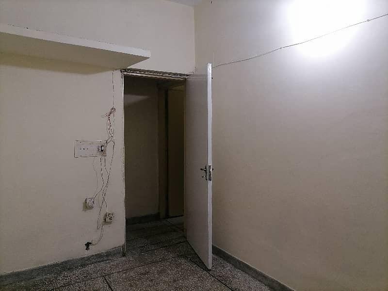 Gorgeous 10 Marla Flat For Sale Available In Askari 5 4