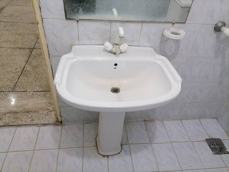 Gorgeous 10 Marla Flat For Sale Available In Askari 5 7