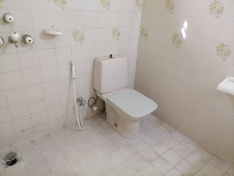 Flat For Sale In Beautiful Askari 5 1