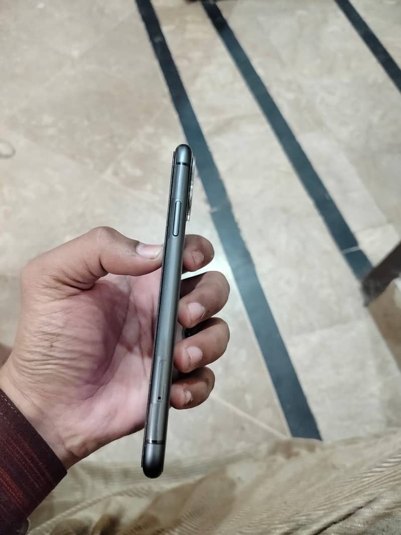 i phone 11  Dual Sim pta approvde 2