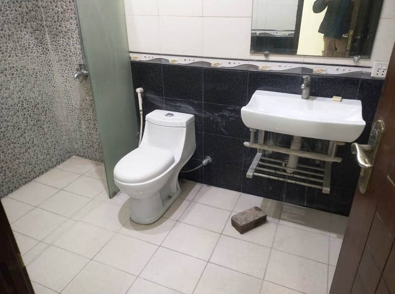 05 Marla Beautiful Independent House Available For Rent In DHA Phase 5, D Block Lahore Cantt. 1