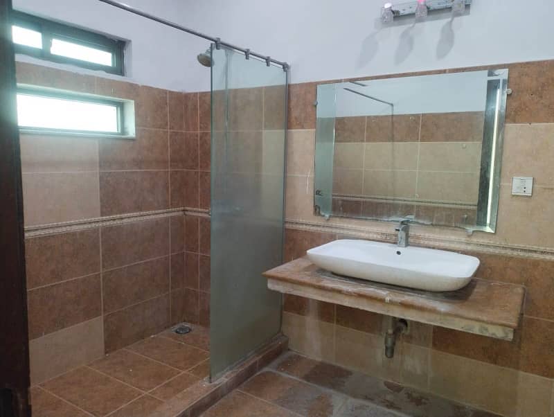 05 Marla Beautiful Independent House Available For Rent In DHA Phase 5, D Block Lahore Cantt. 6