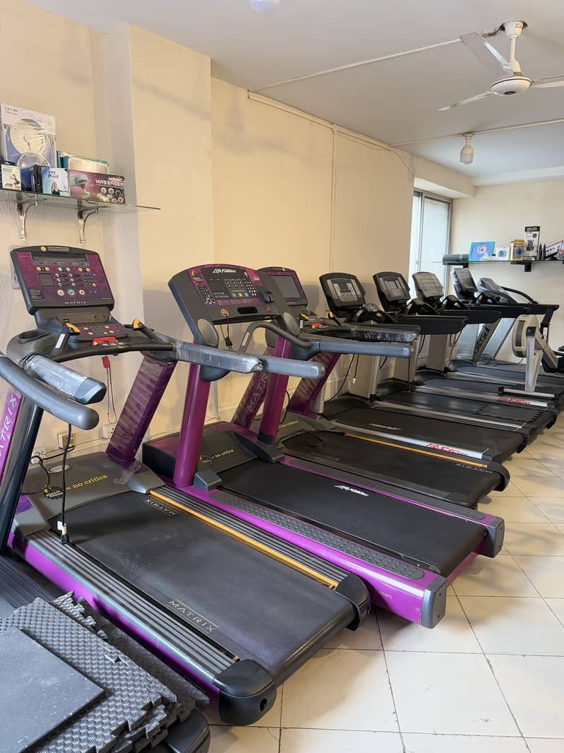 TREADMILL/ ELLIPTICAL/ SPINBIKE/ GYM MACHINES AVAILABLE USA BRAND 8