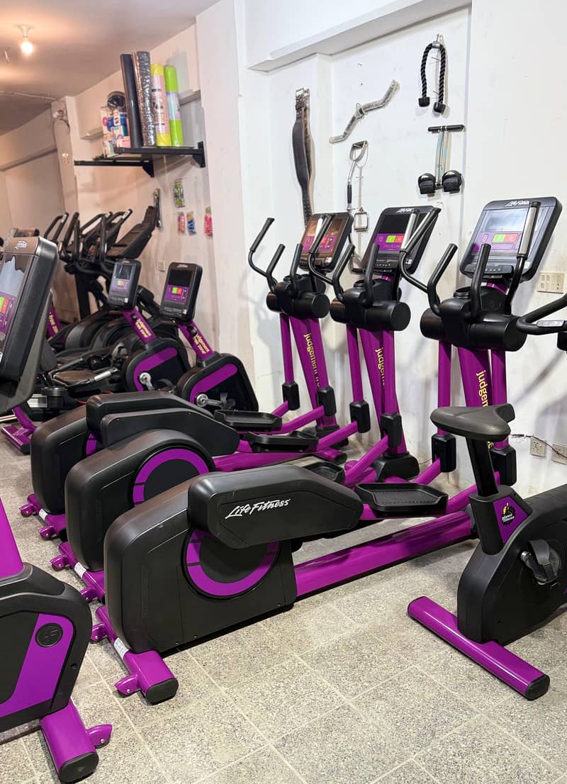 TREADMILL/ ELLIPTICAL/ SPINBIKE/ GYM MACHINES AVAILABLE USA BRAND 10