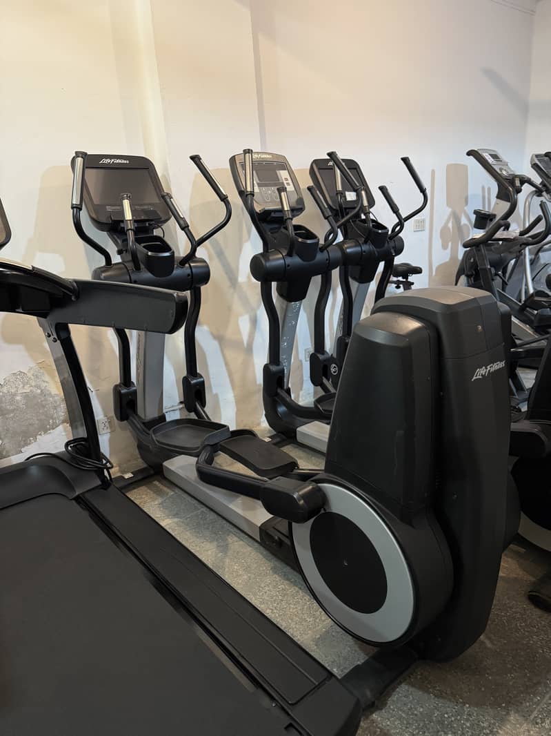 TREADMILL/ ELLIPTICAL/ SPINBIKE/ GYM MACHINES AVAILABLE USA BRAND 14