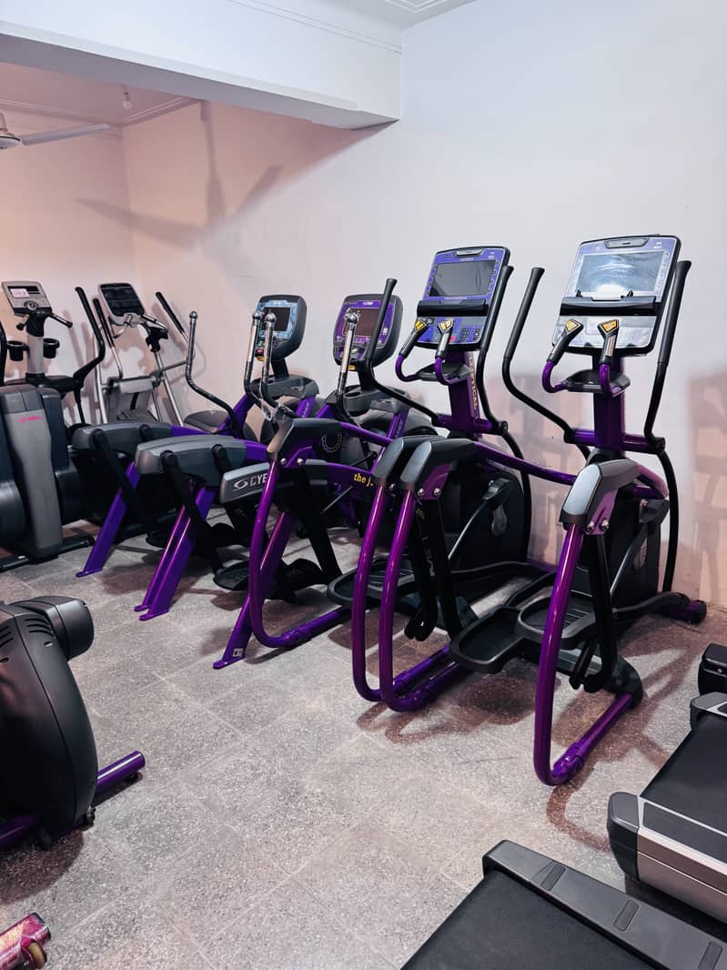 TREADMILL/ ELLIPTICAL/ SPINBIKE/ GYM MACHINES AVAILABLE USA BRAND 16