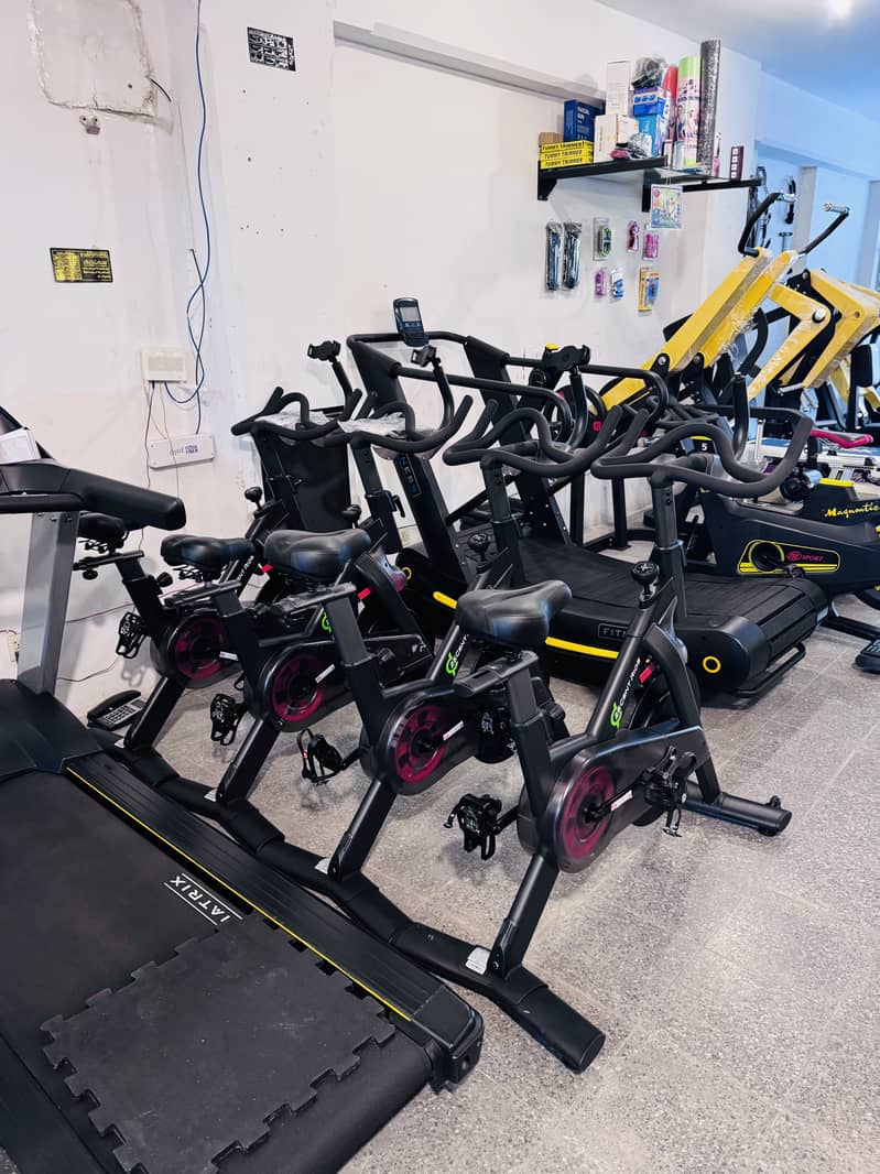 TREADMILL/ ELLIPTICAL/ SPINBIKE/ GYM MACHINES AVAILABLE USA BRAND 17