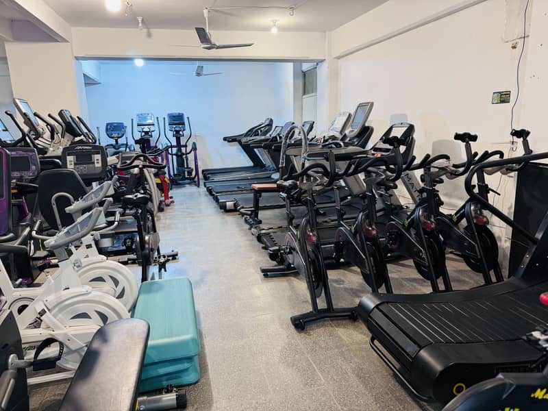 TREADMILL/ ELLIPTICAL/ SPINBIKE/ GYM MACHINES AVAILABLE USA BRAND 18
