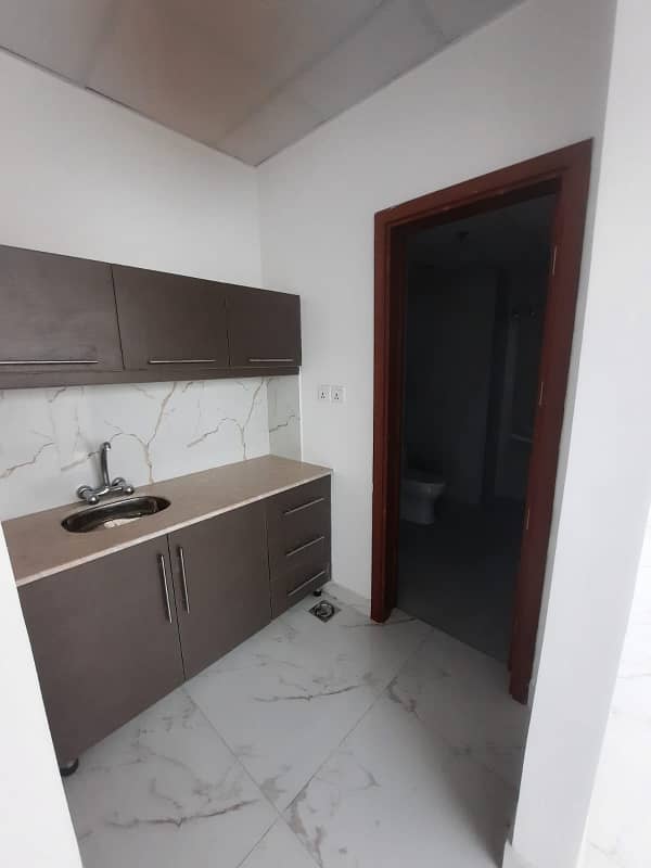 Al Haider Property Offer 550 Square Feet Office Available For Rent In MM Alam Road 3