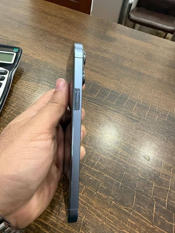 I Phone 13 Pro Max 4