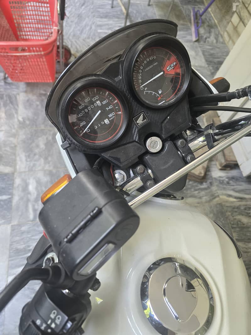 Honda CB 125F 2024 5