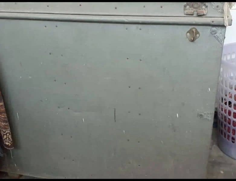 Iron Trunk Full size 0