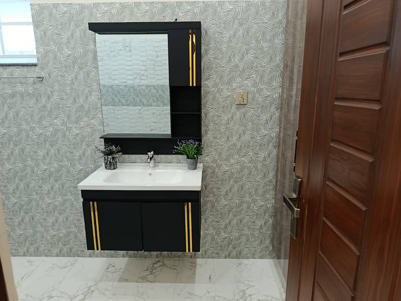 10 MARLA HOUSE AVAILABLE FOR RENT 3