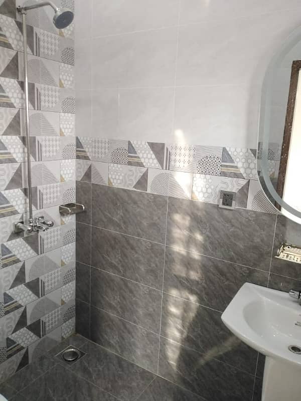 5 MARLA LOWER PORTION AVAILABLE FOR RENT 0