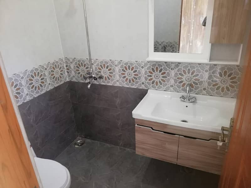 5 MARLA UPPER PORTION AVAILABLE FOR RENT 1