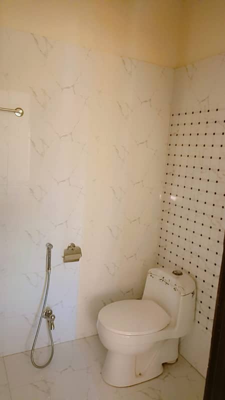 5 MARLA HOUSE AVAILABLE FOR RENT 4