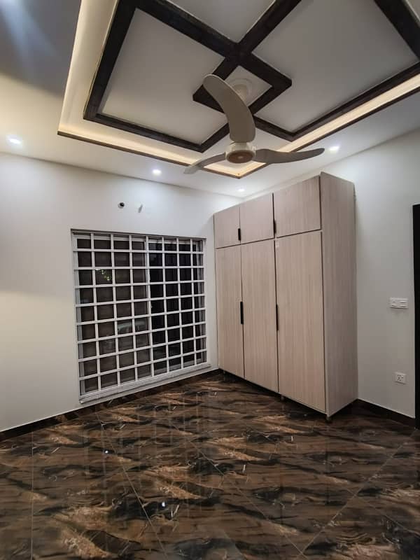 5 MARLA HOUSE AVAILBLE FOR RENT 3