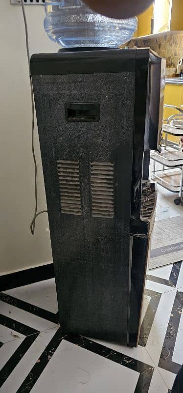 Dawlance Water Dispenser 1060 Champagne With Refrigerator 2