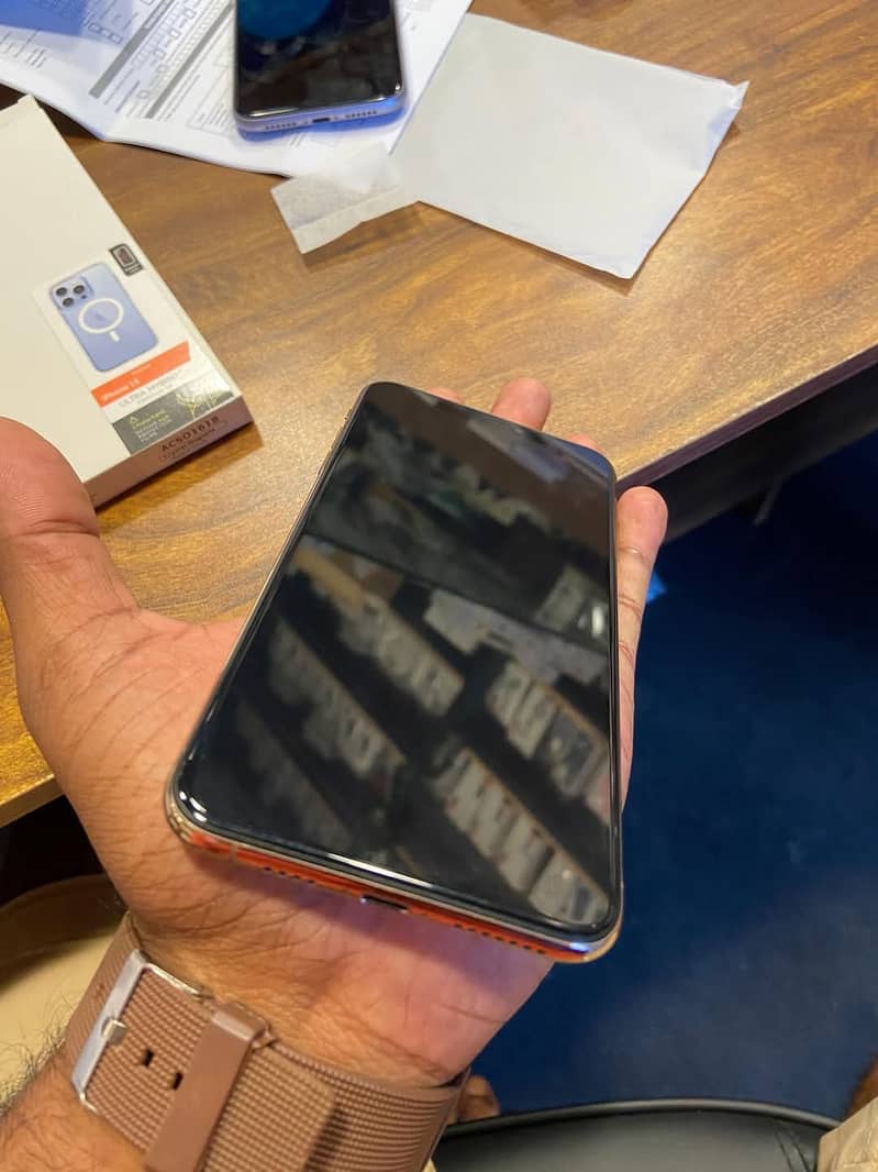Apple iPhone XS Max 0
