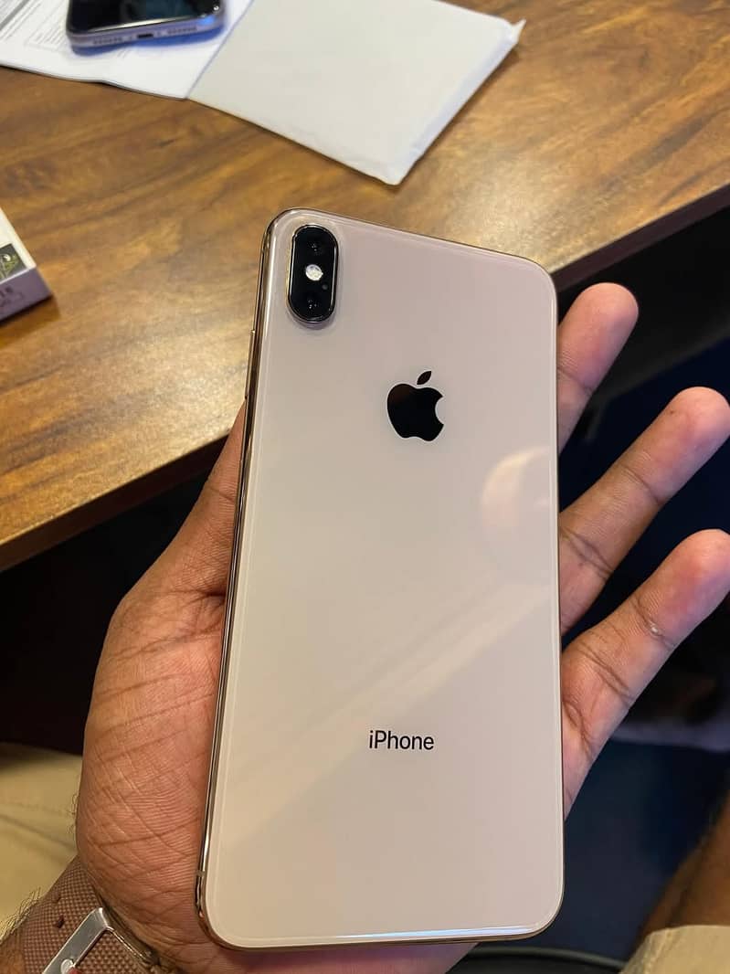 Apple iPhone XS Max 1