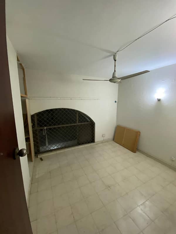 10 Marla House available on Rent in Phase 1 Dha Lahore 2