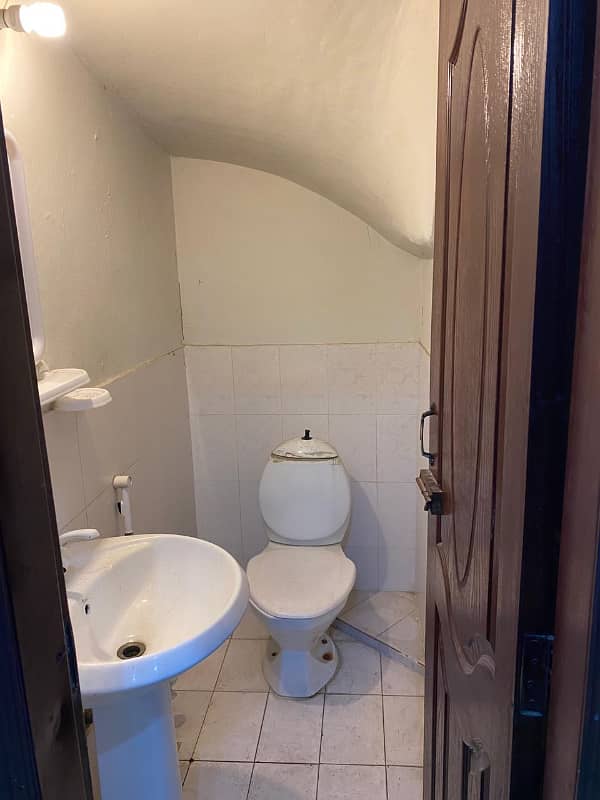 10 Marla House available on Rent in Phase 1 Dha Lahore 5
