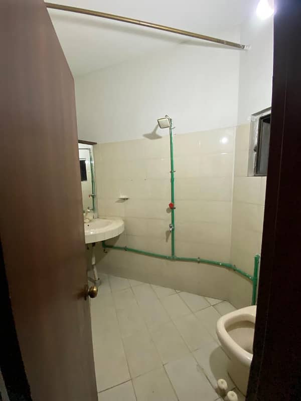 10 Marla House available on Rent in Phase 1 Dha Lahore 11
