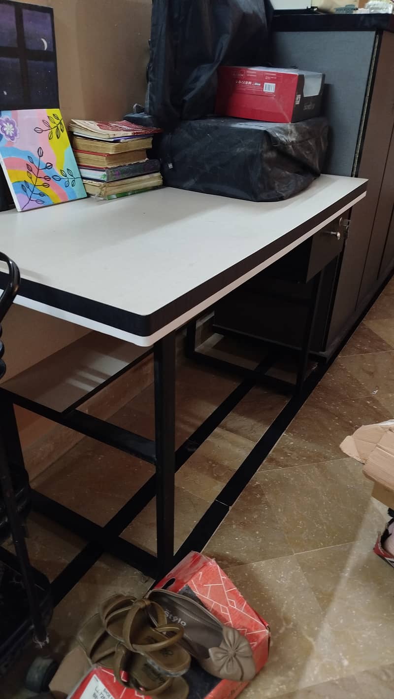 Urgent Computer Table for sale 1